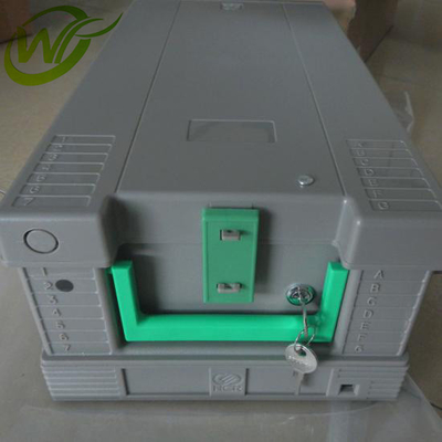 Il BANCOMAT la cassetta di valuta dell'ncr 58XX S1 dei pezzi meccanici con le chiavi del metallo 445-0728451